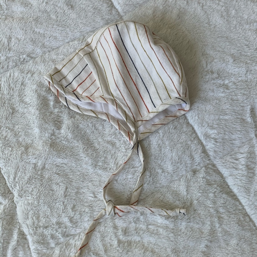 Briar baby bonnet